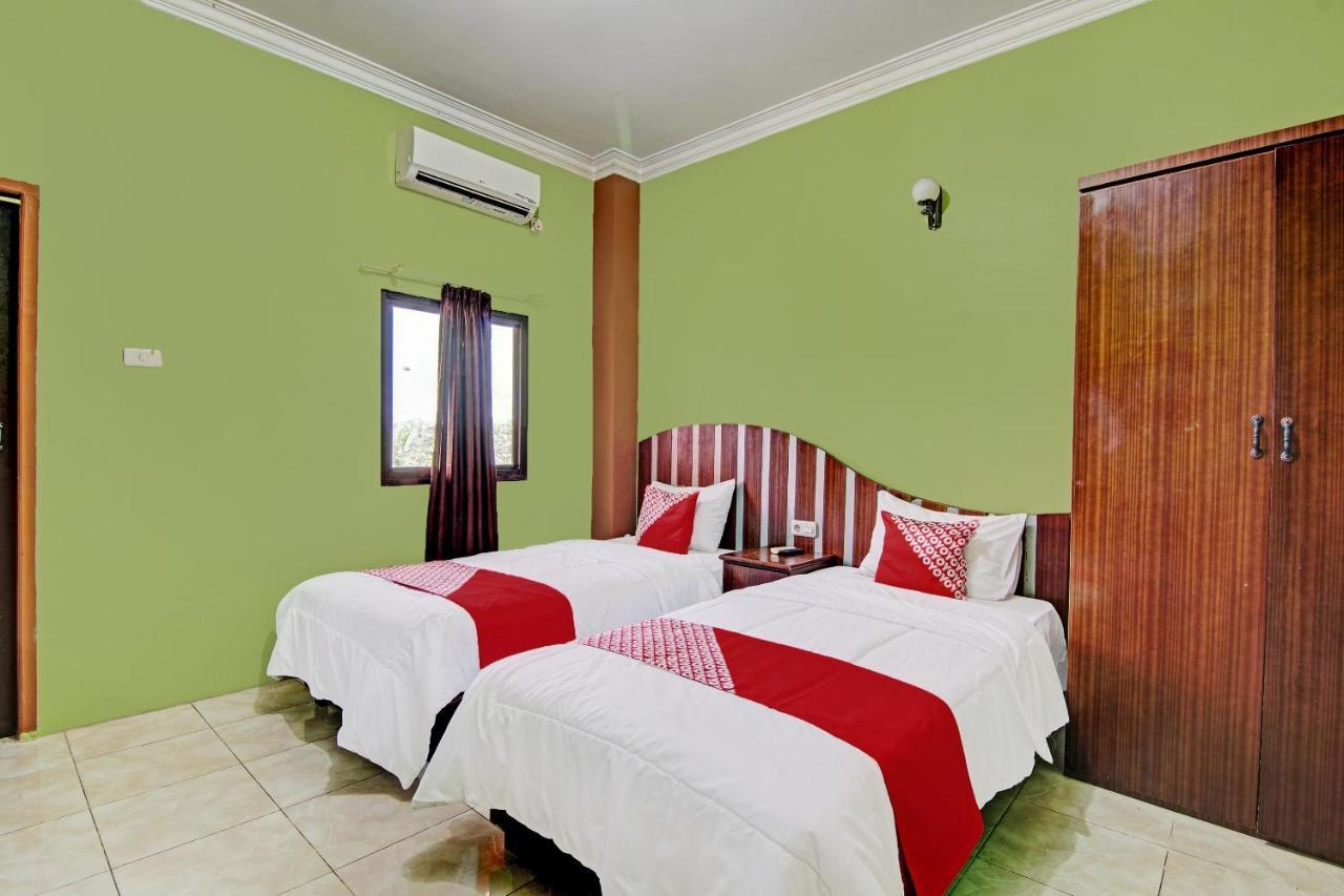 Oyo 92551 Netra Hotel Ujunbatu 외부 사진