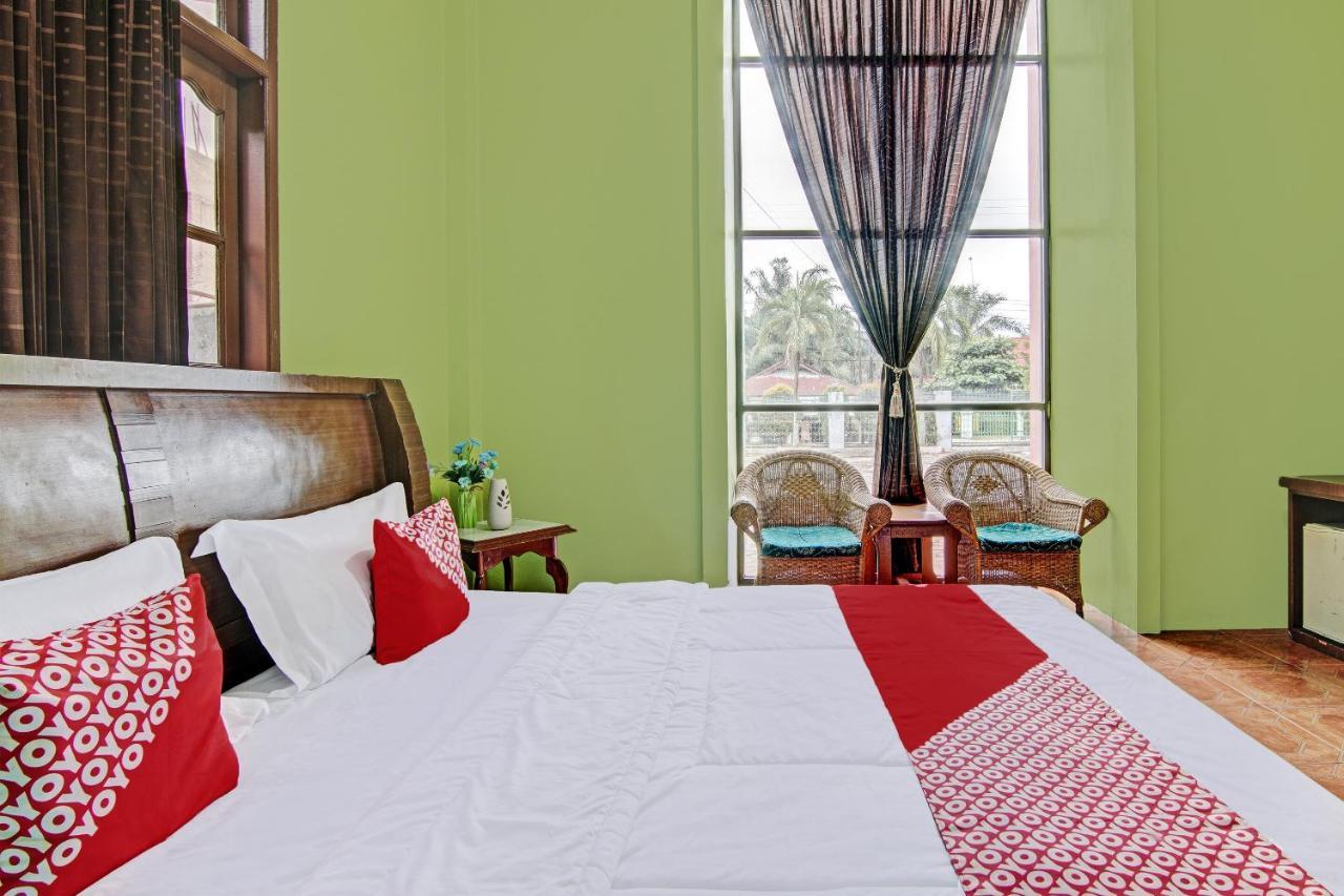 Oyo 92551 Netra Hotel Ujunbatu 외부 사진