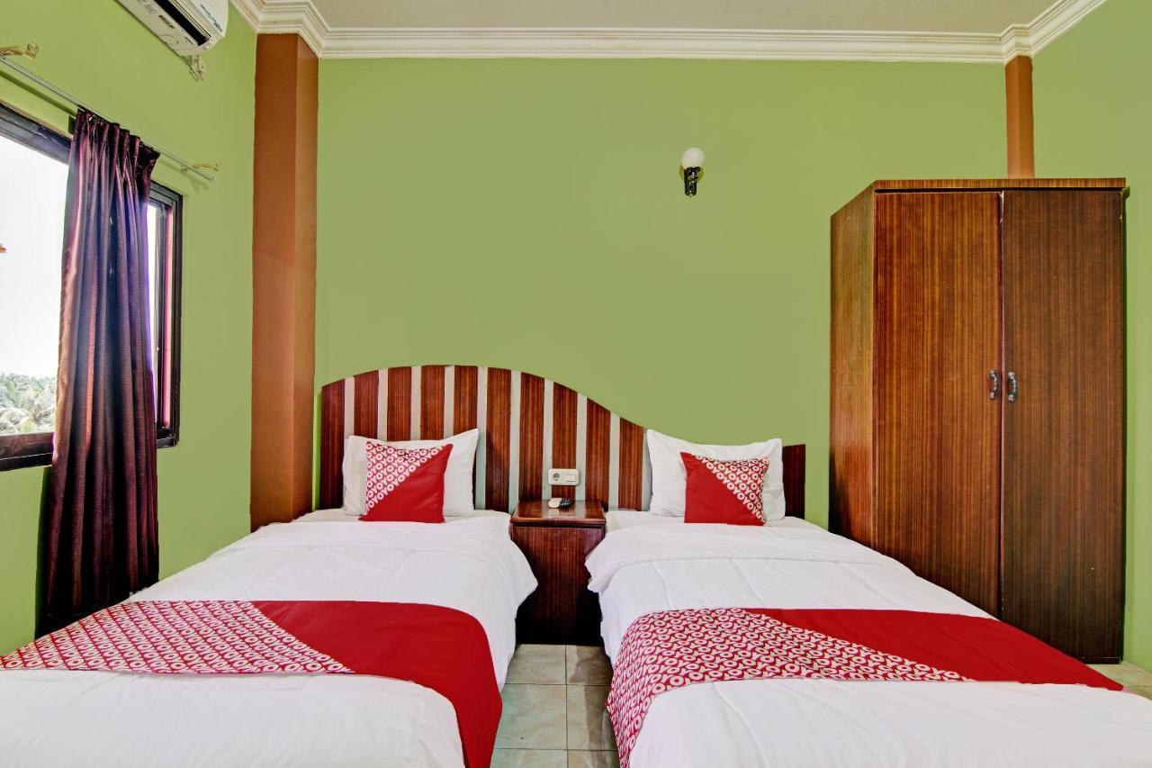 Oyo 92551 Netra Hotel Ujunbatu 외부 사진