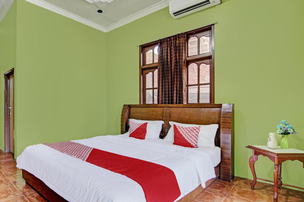 Oyo 92551 Netra Hotel Ujunbatu 외부 사진