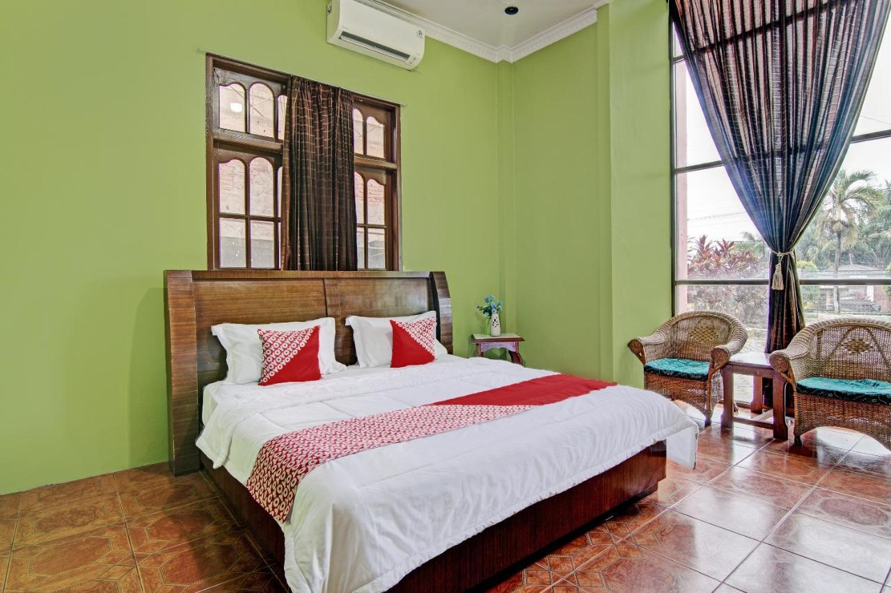 Oyo 92551 Netra Hotel Ujunbatu 외부 사진