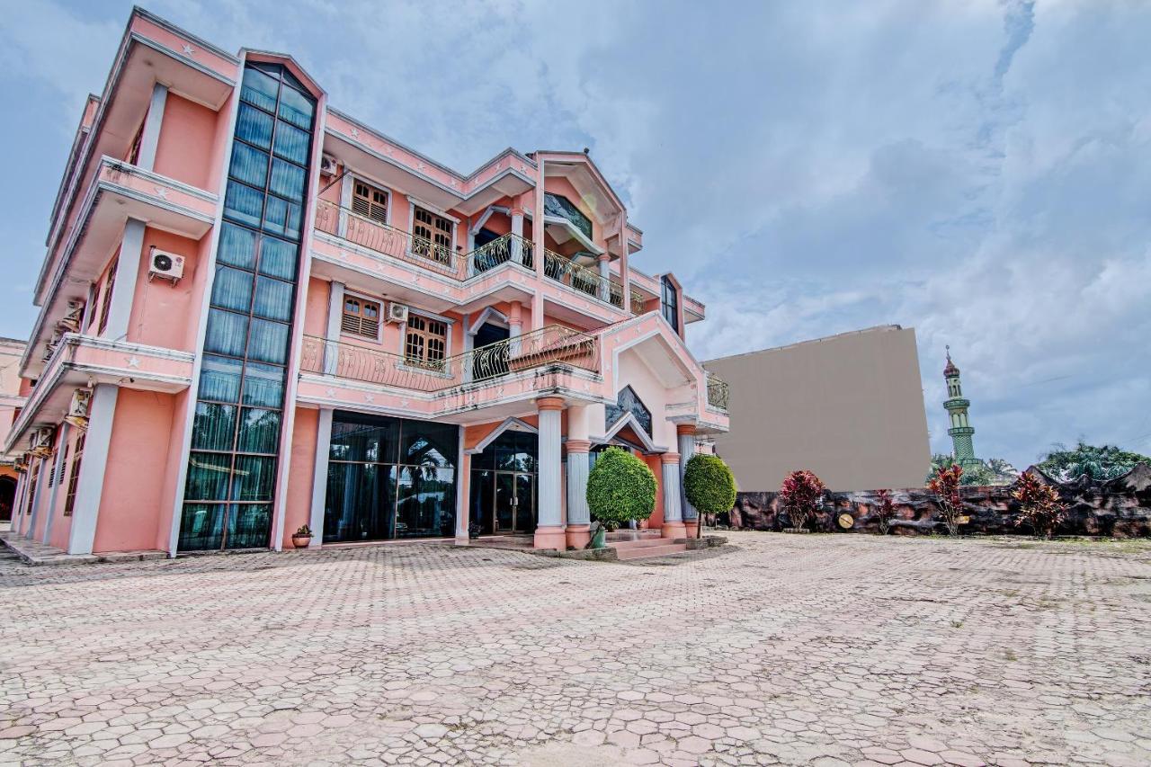 Oyo 92551 Netra Hotel Ujunbatu 외부 사진