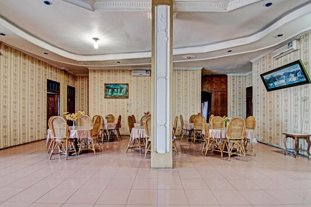 Oyo 92551 Netra Hotel Ujunbatu 외부 사진