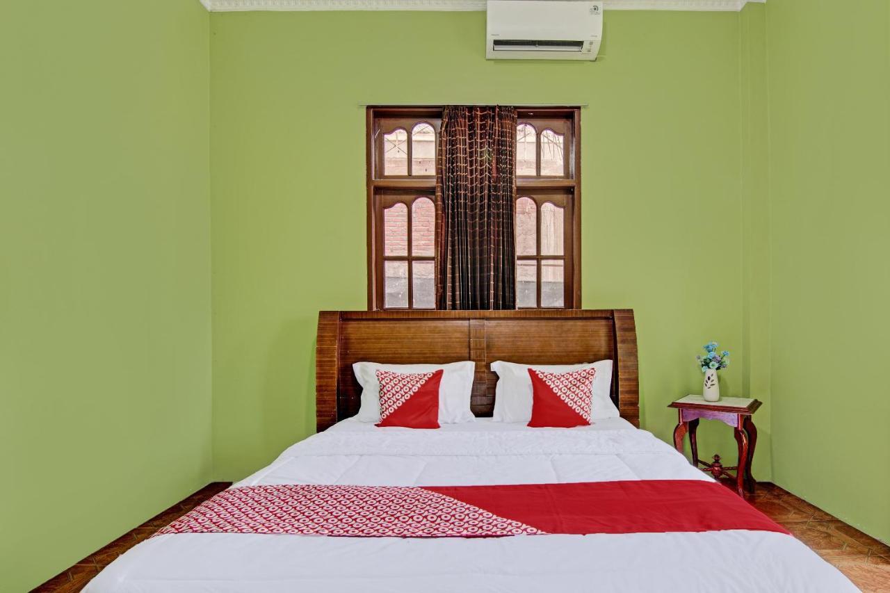 Oyo 92551 Netra Hotel Ujunbatu 외부 사진