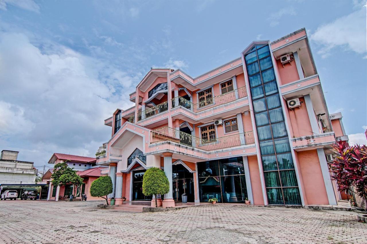 Oyo 92551 Netra Hotel Ujunbatu 외부 사진